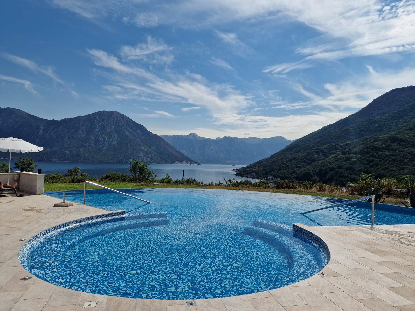 Dvosoban stan sa pogledom na more, površine 83m2, u ekskluzivnom  kompleksu Lavender Bay, Kotor(Morinje) - Amfora Real Estate