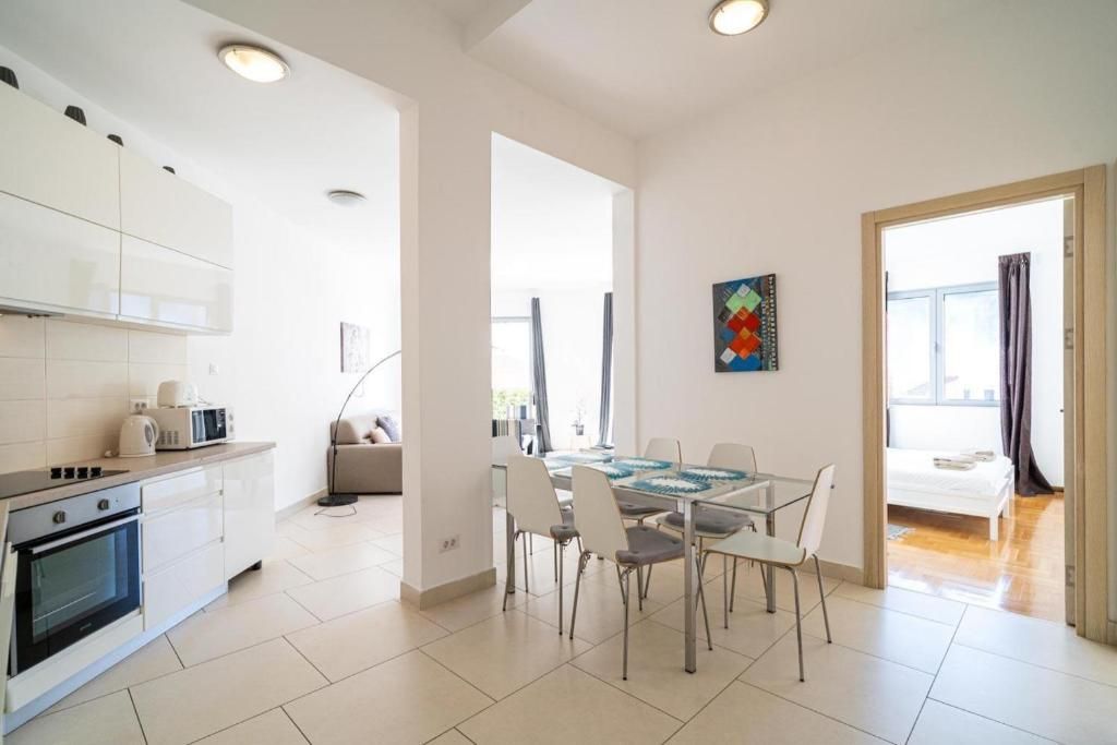 amforaproperty.com/Dvosoban stan  površine 84m2 plus zelena terasa gratis u ekskluzivnom  kompleksu Lavender Bay, Kotor(Morinje)