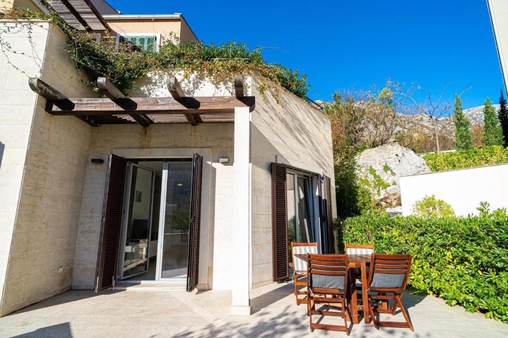 amforaproperty.com/Dvosoban stan  površine 84m2 plus zelena terasa gratis u ekskluzivnom  kompleksu Lavender Bay, Kotor(Morinje)