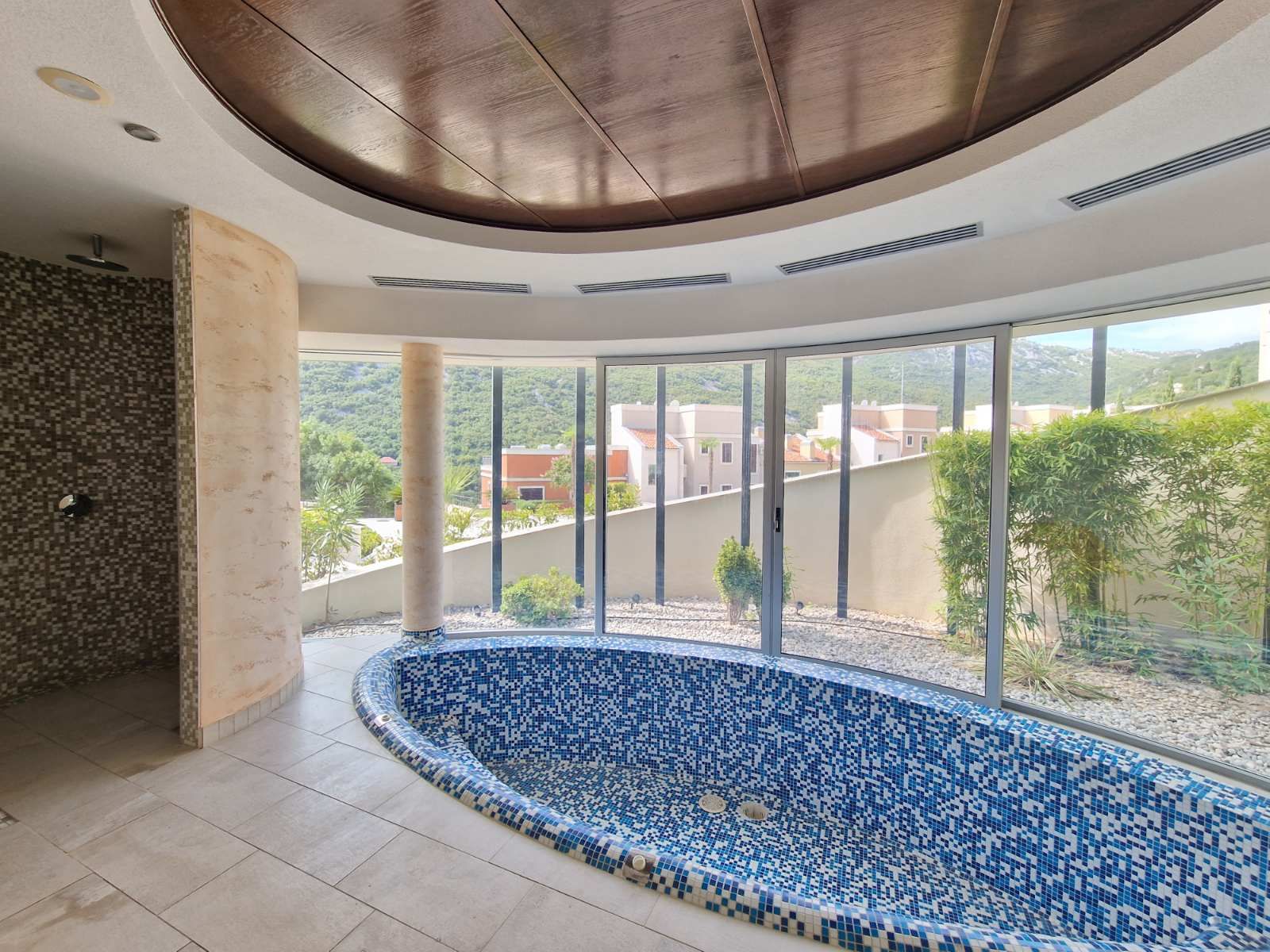 Dvosoban stan  površine 84m2 plus zelena terasa gratis u ekskluzivnom  kompleksu Lavender Bay, Kotor(Morinje) - Amfora Real Estate