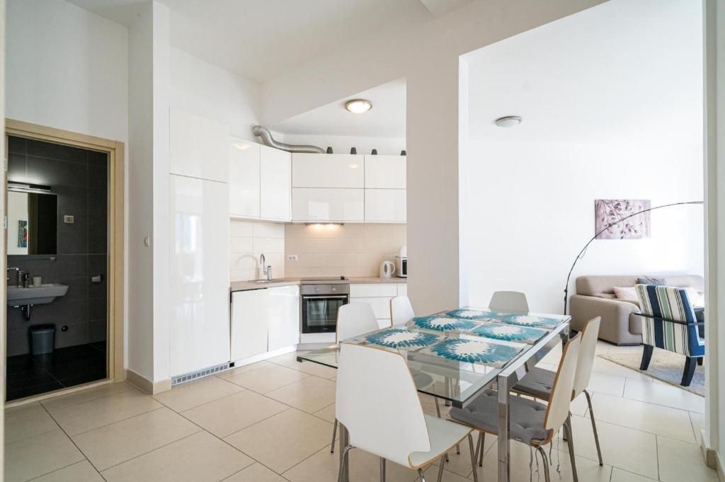 amforaproperty.com/Dvosoban stan  površine 84m2 plus zelena terasa gratis u ekskluzivnom  kompleksu Lavender Bay, Kotor(Morinje)