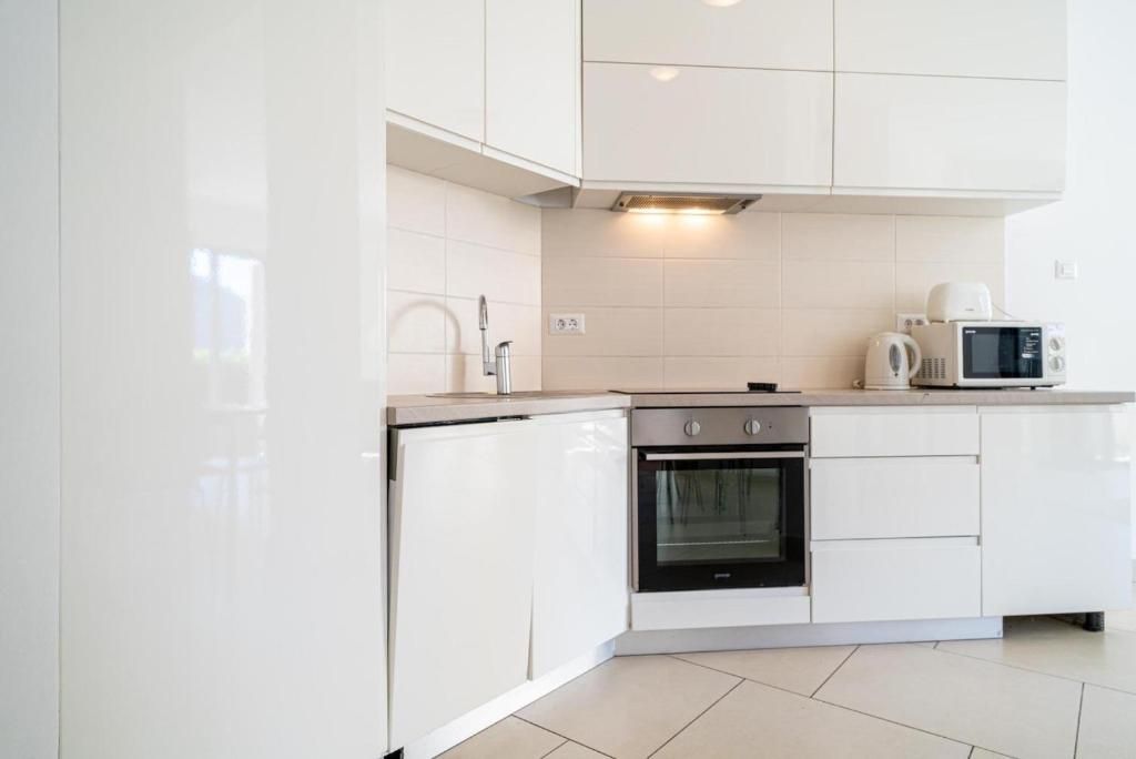amforaproperty.com/Dvosoban stan  površine 84m2 plus zelena terasa gratis u ekskluzivnom  kompleksu Lavender Bay, Kotor(Morinje)