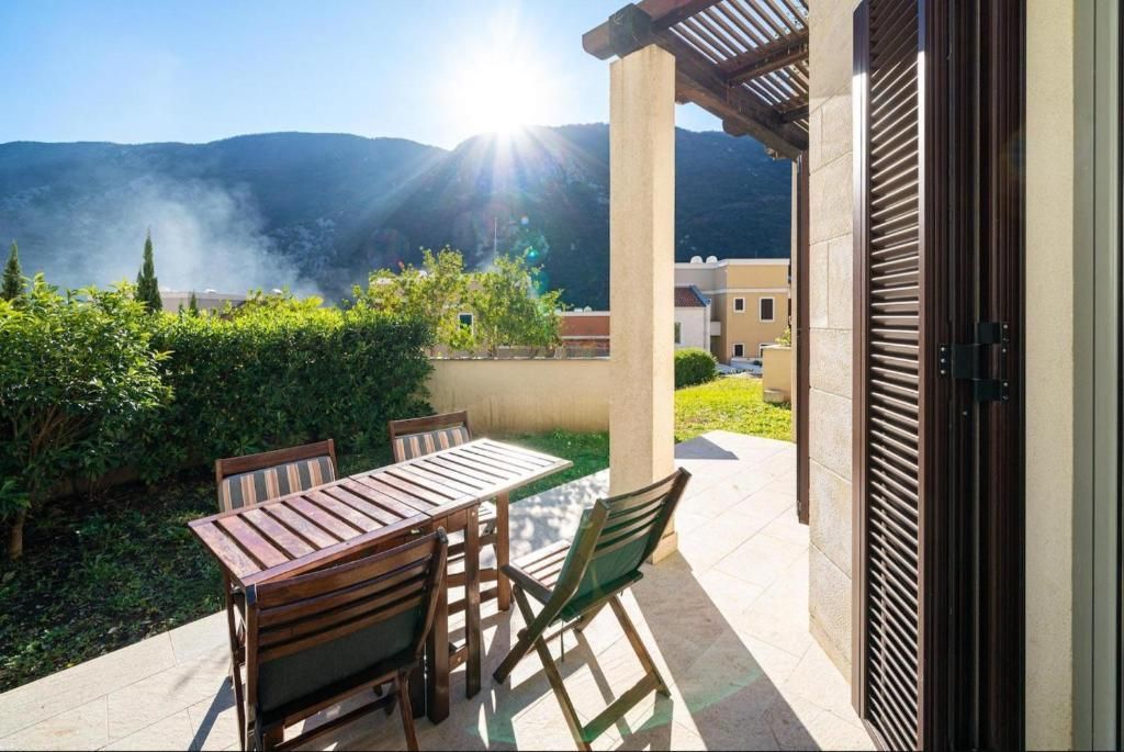 amforaproperty.com/Dvosoban stan  površine 84m2 plus zelena terasa gratis u ekskluzivnom  kompleksu Lavender Bay, Kotor(Morinje)