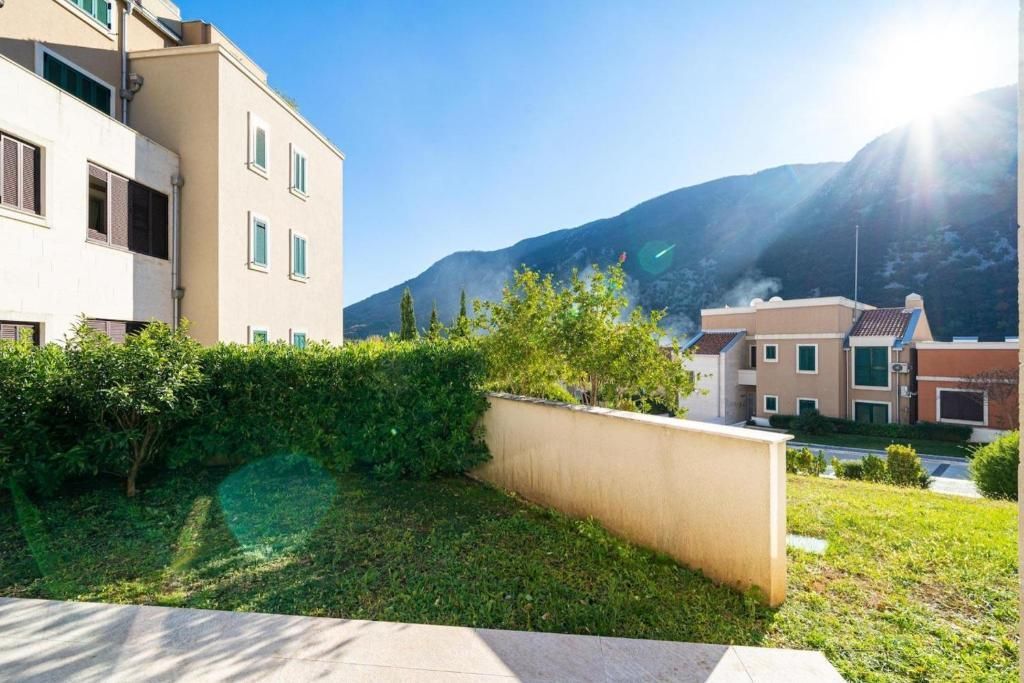 amforaproperty.com/Dvosoban stan  površine 84m2 plus zelena terasa gratis u ekskluzivnom  kompleksu Lavender Bay, Kotor(Morinje)