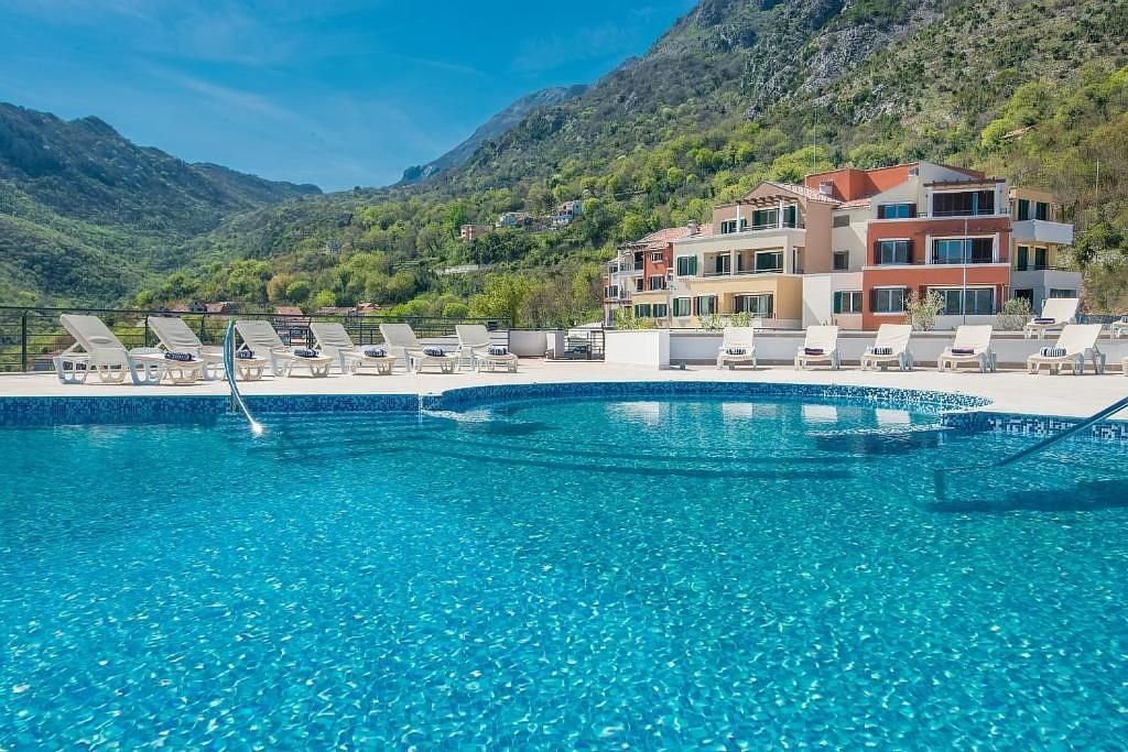 amforaproperty.com/Dvosoban stan  površine 84m2 plus zelena terasa gratis u ekskluzivnom  kompleksu Lavender Bay, Kotor(Morinje)