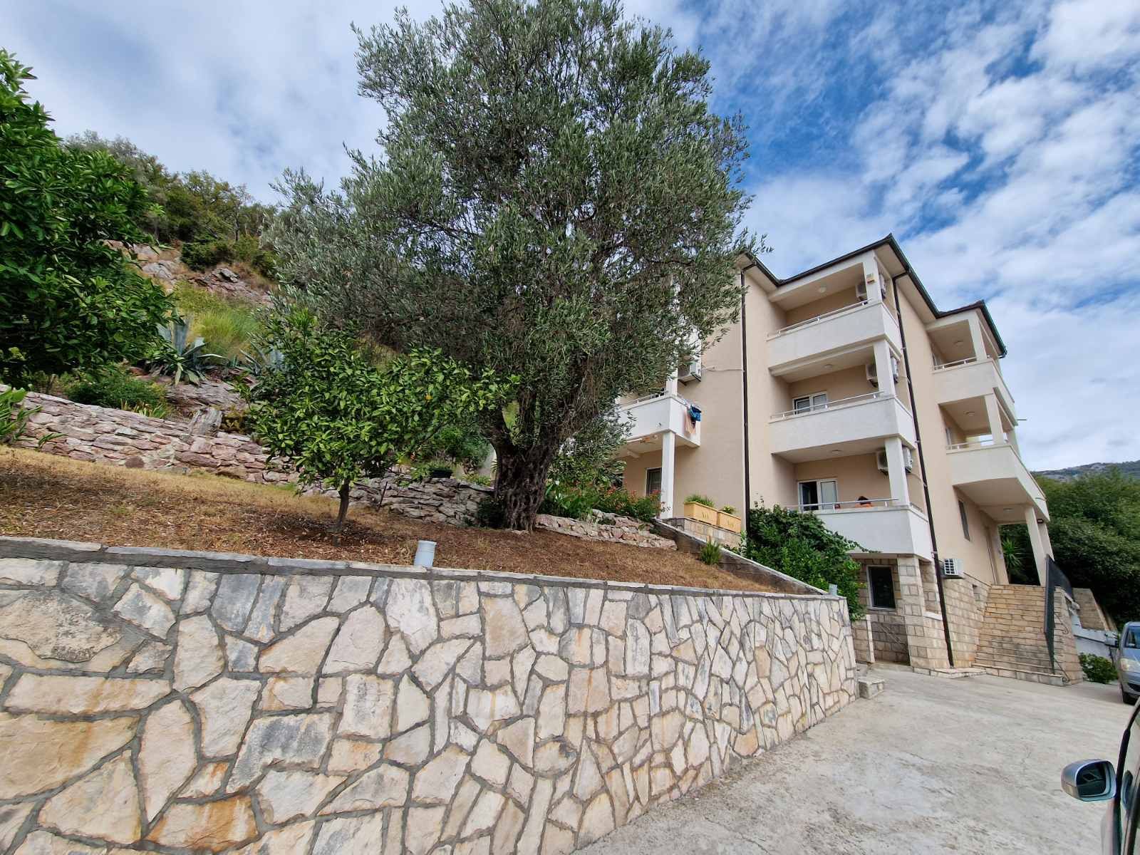 Kuća 500m2 sa pogledom na more,na 200m od mora,Buljarica. - Amfora Real Estate