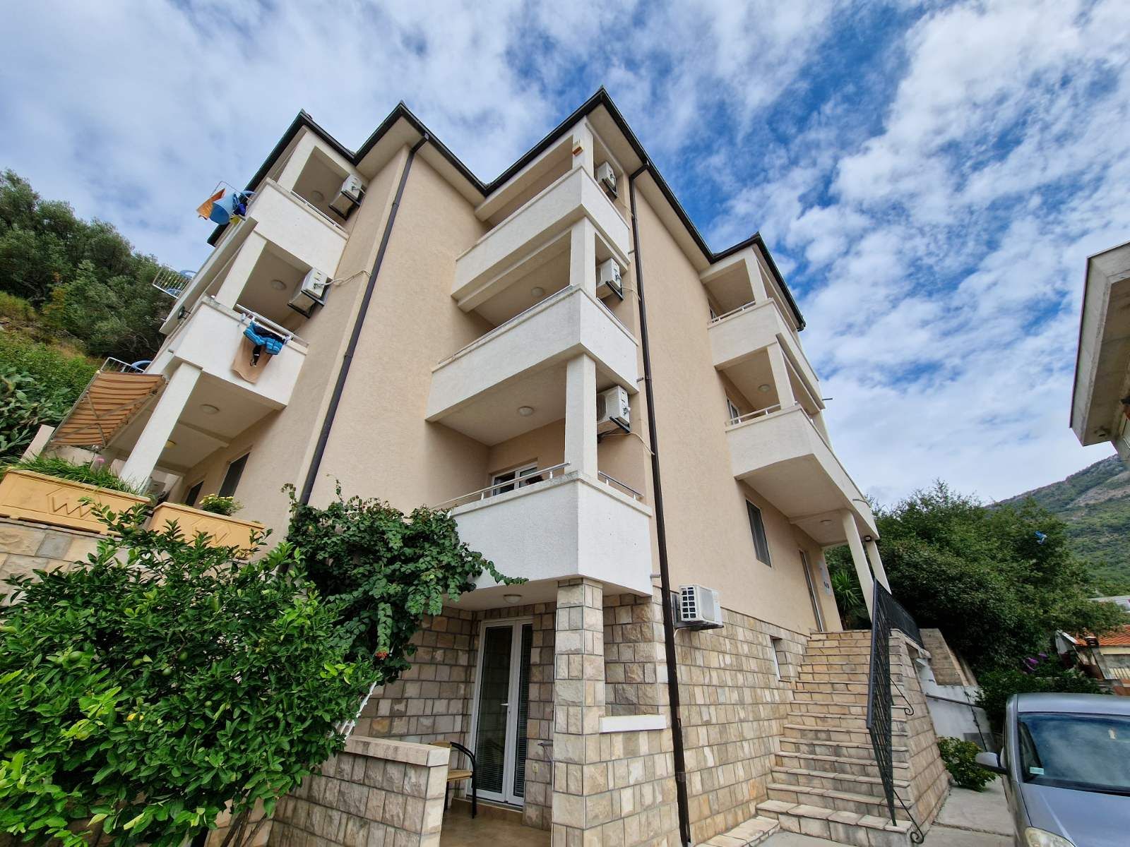 Kuća 500m2 sa pogledom na more,na 200m od mora,Buljarica. - Amfora Real Estate