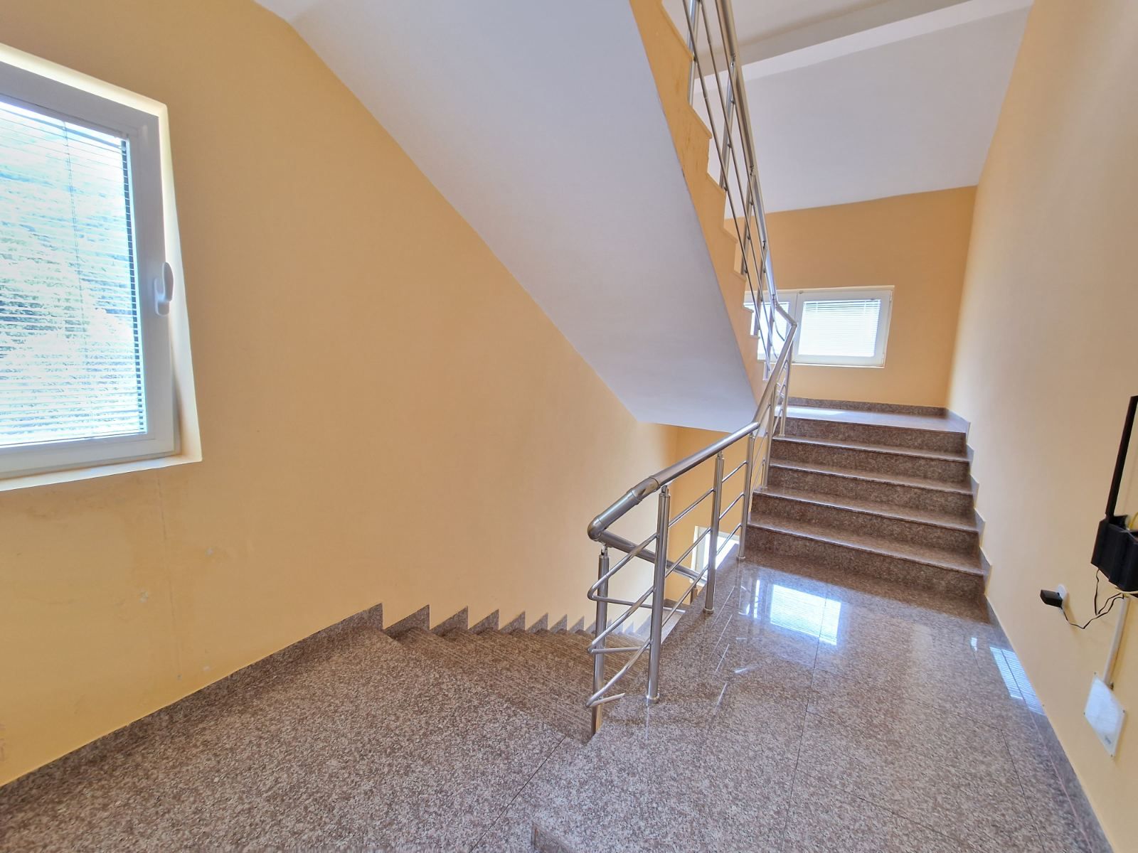 Kuća 500m2 sa pogledom na more,na 200m od mora,Buljarica. - Amfora Real Estate