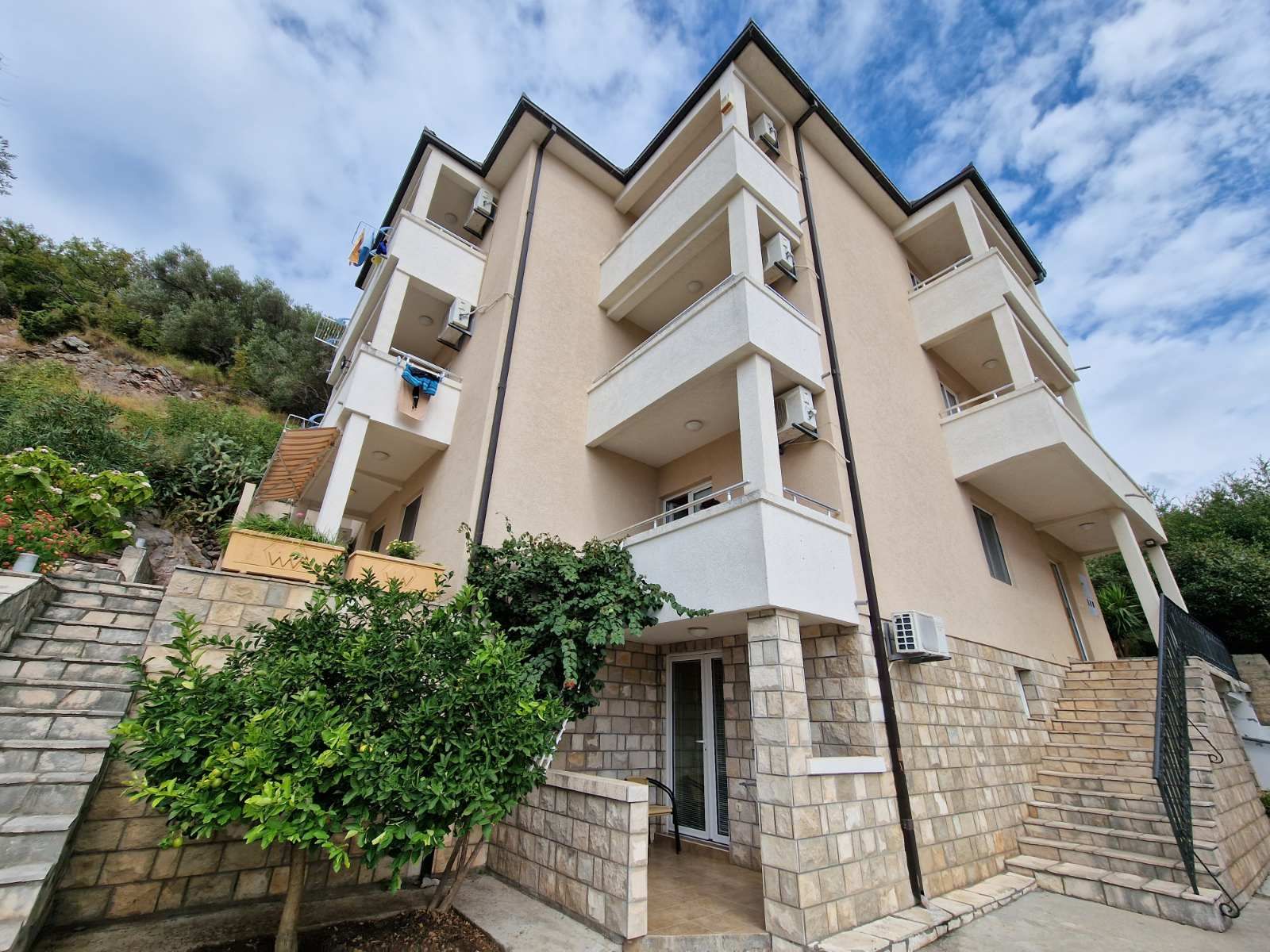 Kuća 500m2 sa pogledom na more,na 200m od mora,Buljarica. - Amfora Real Estate