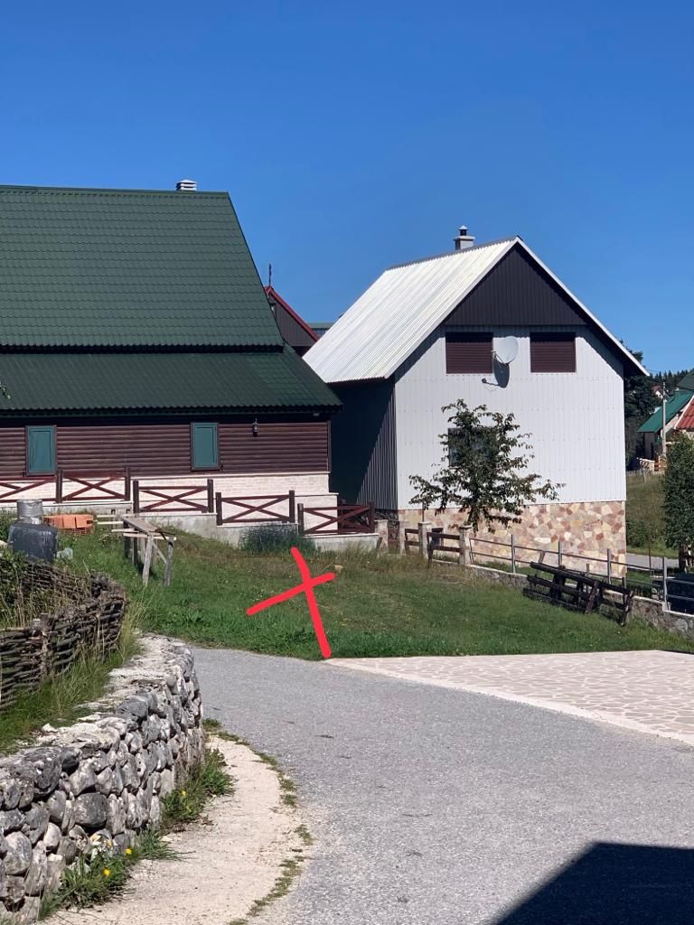 Plac 440m2 sa projektom i gradjevinskom dozvolom,Javorovača-Žabljak. - Amfora Real Estate