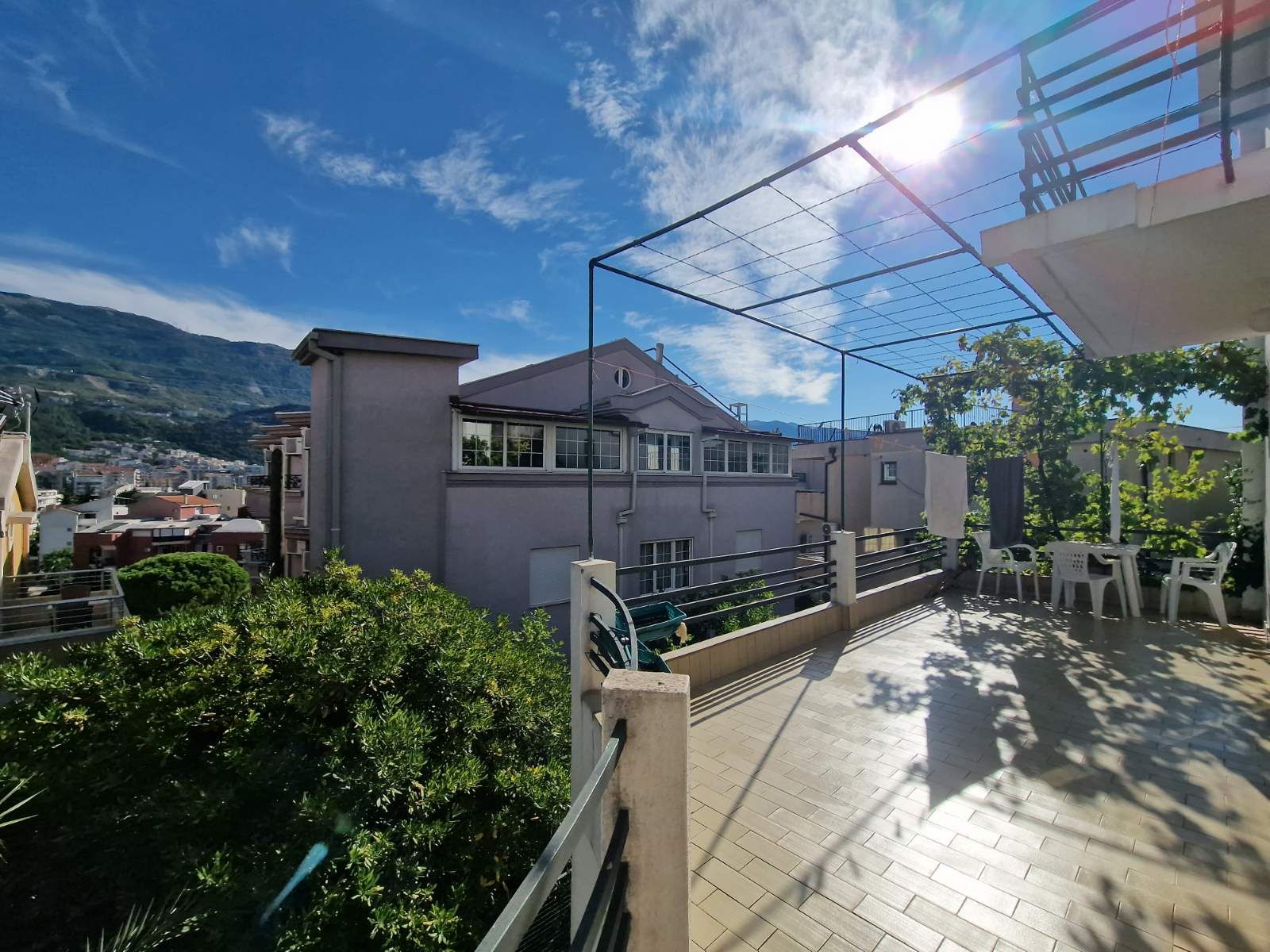 PRODAJE SE TROSPRATNA KUCA 250M2 NA FENOMENALNOJ LOKACIJIU U BUDVI. - Amfora Real Estate