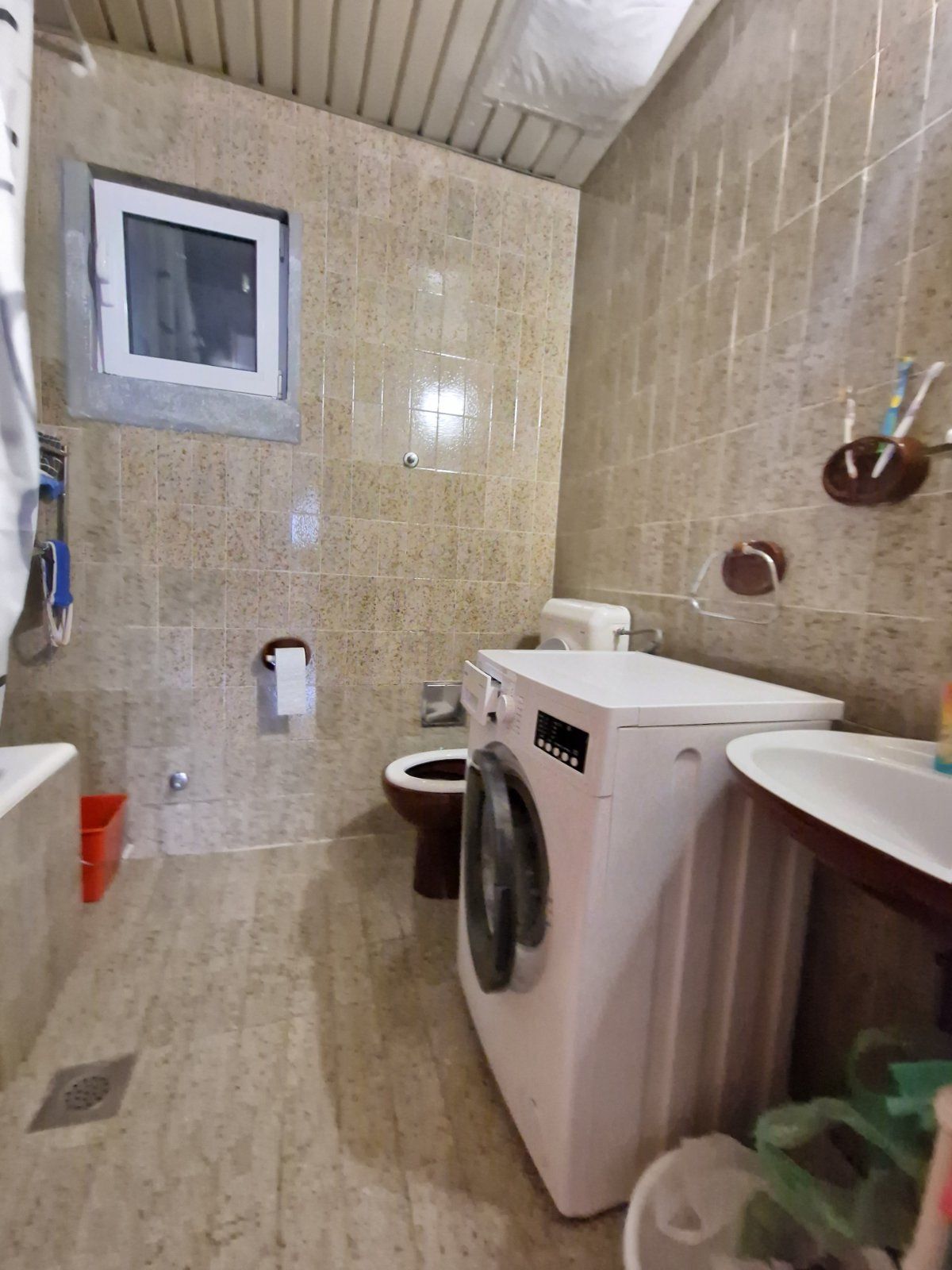 PRODAJE SE TROSPRATNA KUCA 250M2 NA FENOMENALNOJ LOKACIJIU U BUDVI. - Amfora Real Estate