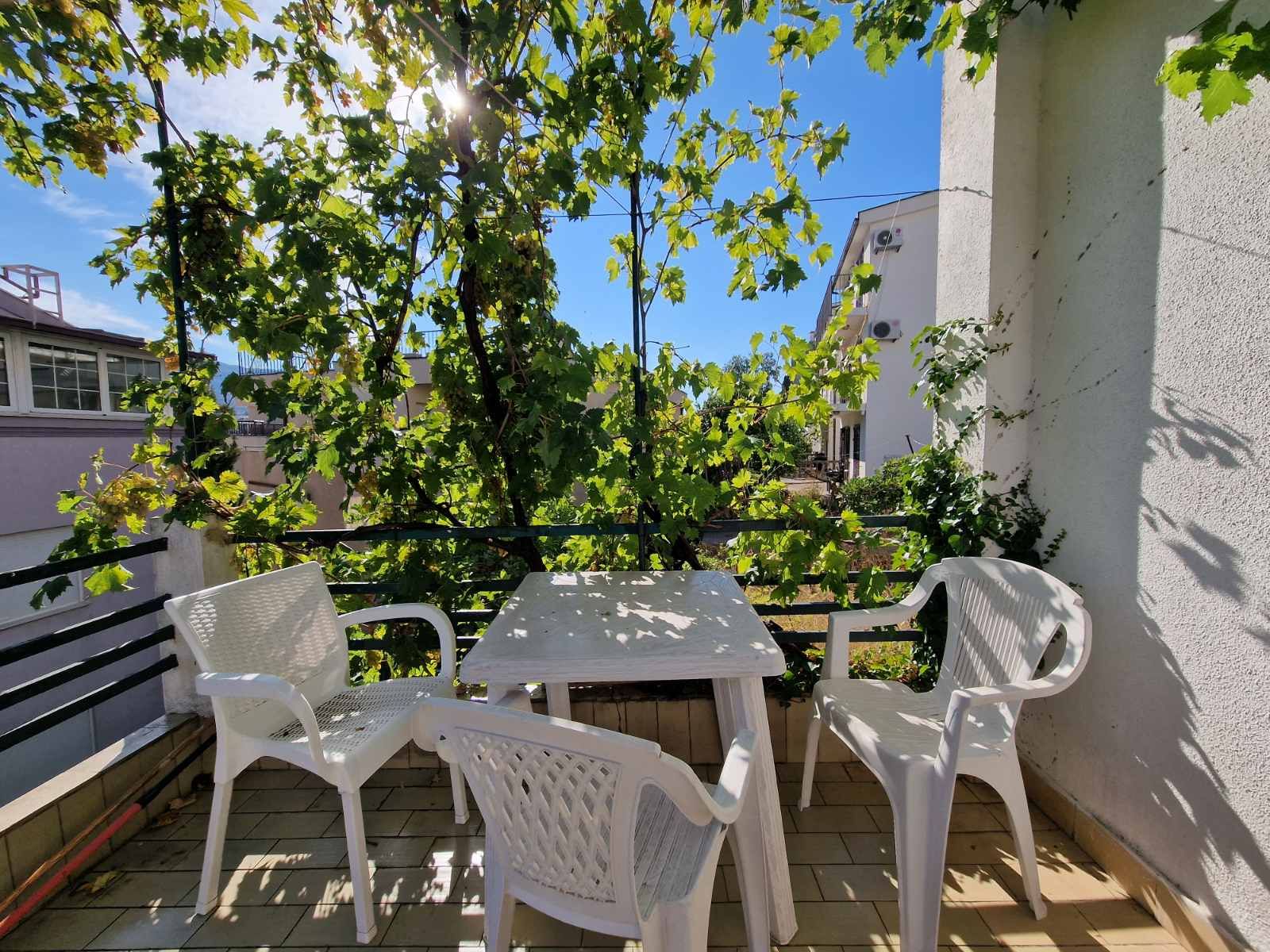 PRODAJE SE TROSPRATNA KUCA 250M2 NA FENOMENALNOJ LOKACIJIU U BUDVI. - Amfora Real Estate