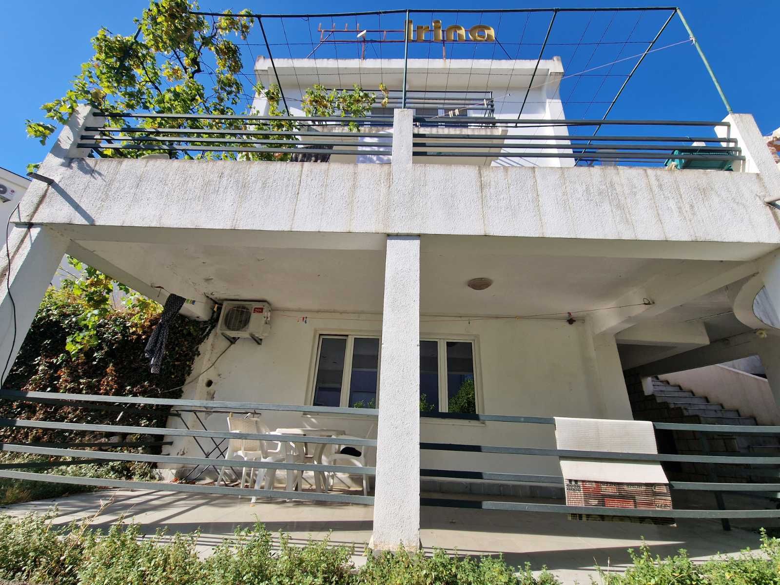 PRODAJE SE TROSPRATNA KUCA 250M2 NA FENOMENALNOJ LOKACIJIU U BUDVI. - Amfora Real Estate