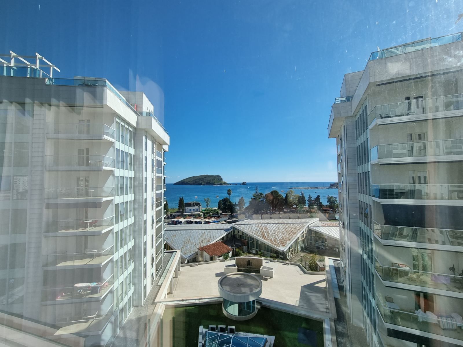 Jednosoban stan 67m2 sa pogledom na more,u kompleksu Tre Canne,Budva. - Amfora Real Estate