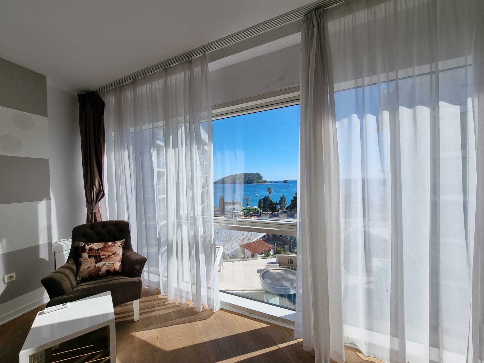 Jednosoban stan 67m2 sa pogledom na more,u kompleksu Tre Canne,Budva. - Amfora Real Estate