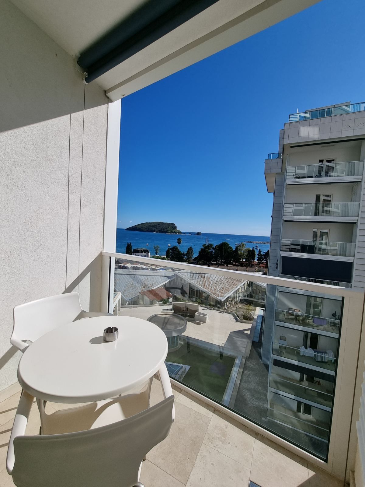 Jednosoban stan 67m2 sa pogledom na more,u kompleksu Tre Canne,Budva. - Amfora Real Estate