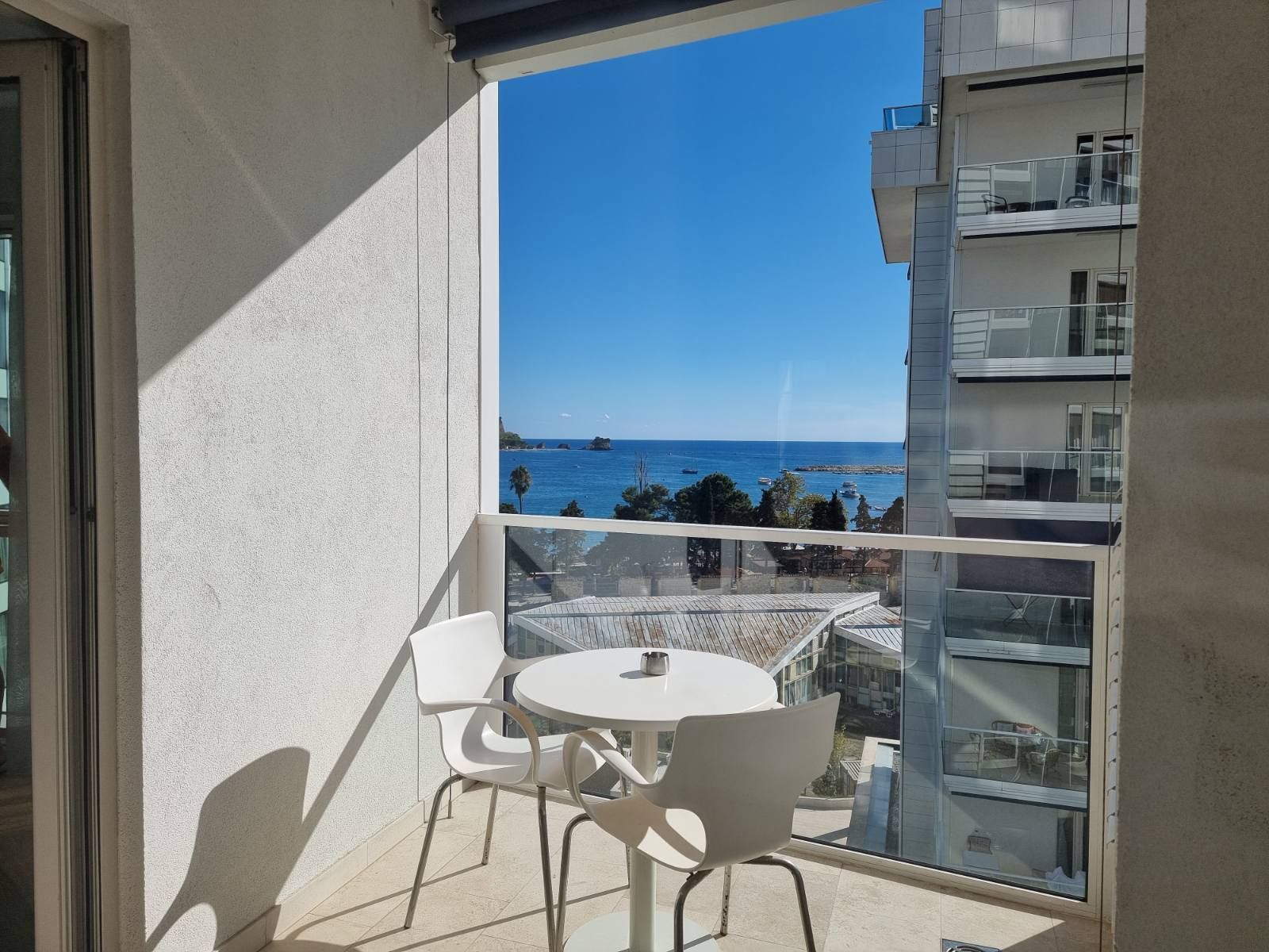 Jednosoban stan 67m2 sa pogledom na more,u kompleksu Tre Canne,Budva. - Amfora Real Estate