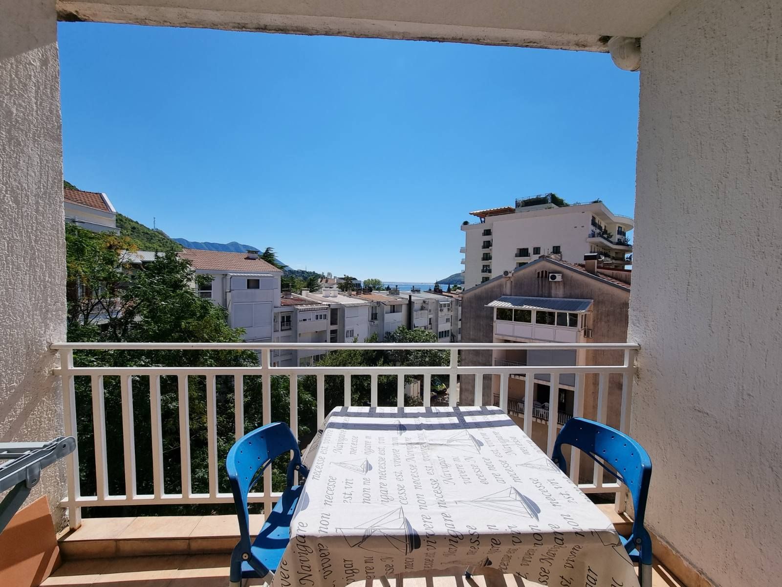 Dvosoban stan 93 m2 sa pogledom na more,na fenomenalnoj lokaciji, Budva. - Amfora Real Estate