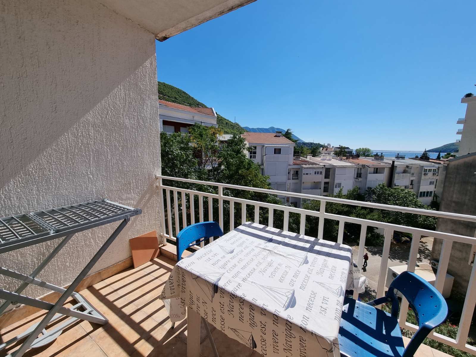 Dvosoban stan 93 m2 sa pogledom na more,na fenomenalnoj lokaciji, Budva. - Amfora Real Estate