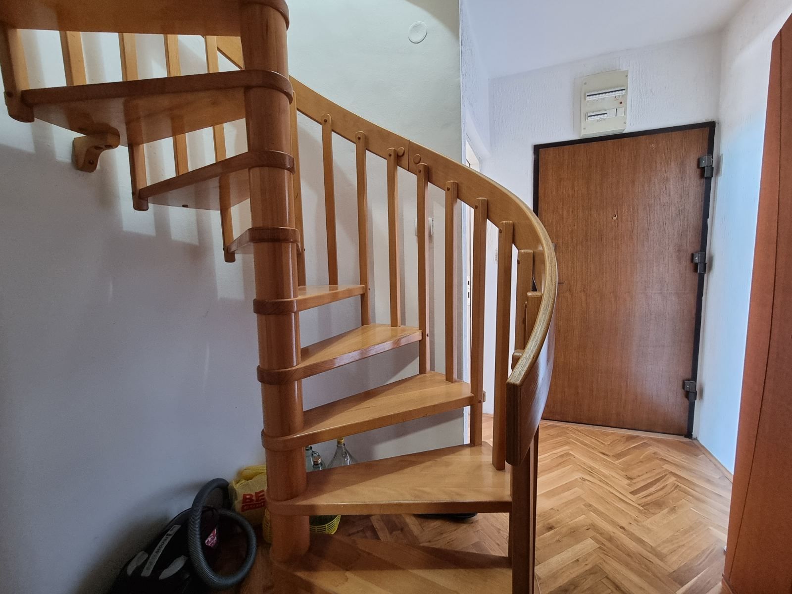 Dvosoban stan 93 m2 sa pogledom na more,na fenomenalnoj lokaciji, Budva. - Amfora Real Estate