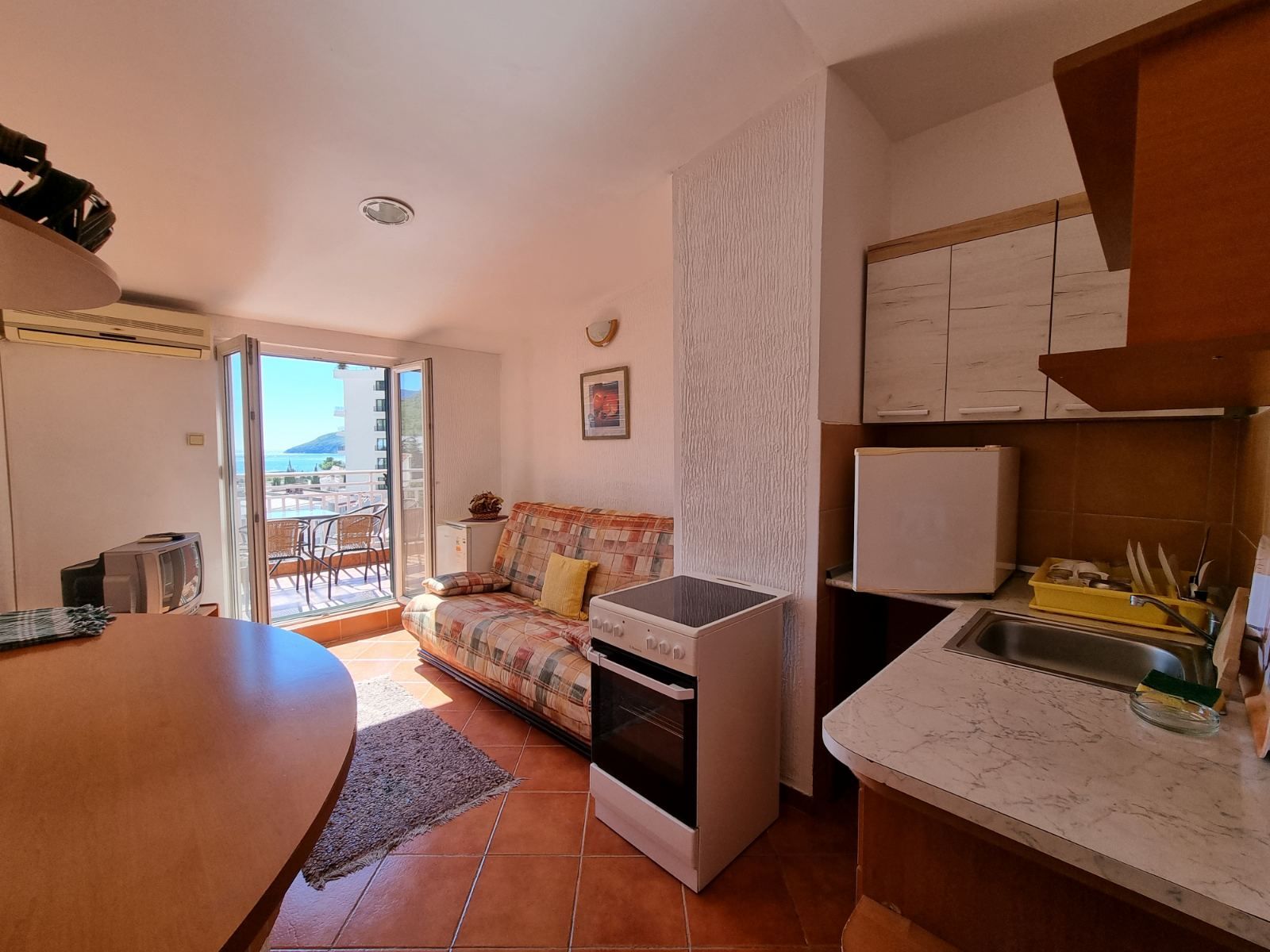 Dvosoban stan 93 m2 sa pogledom na more,na fenomenalnoj lokaciji, Budva. - Amfora Real Estate