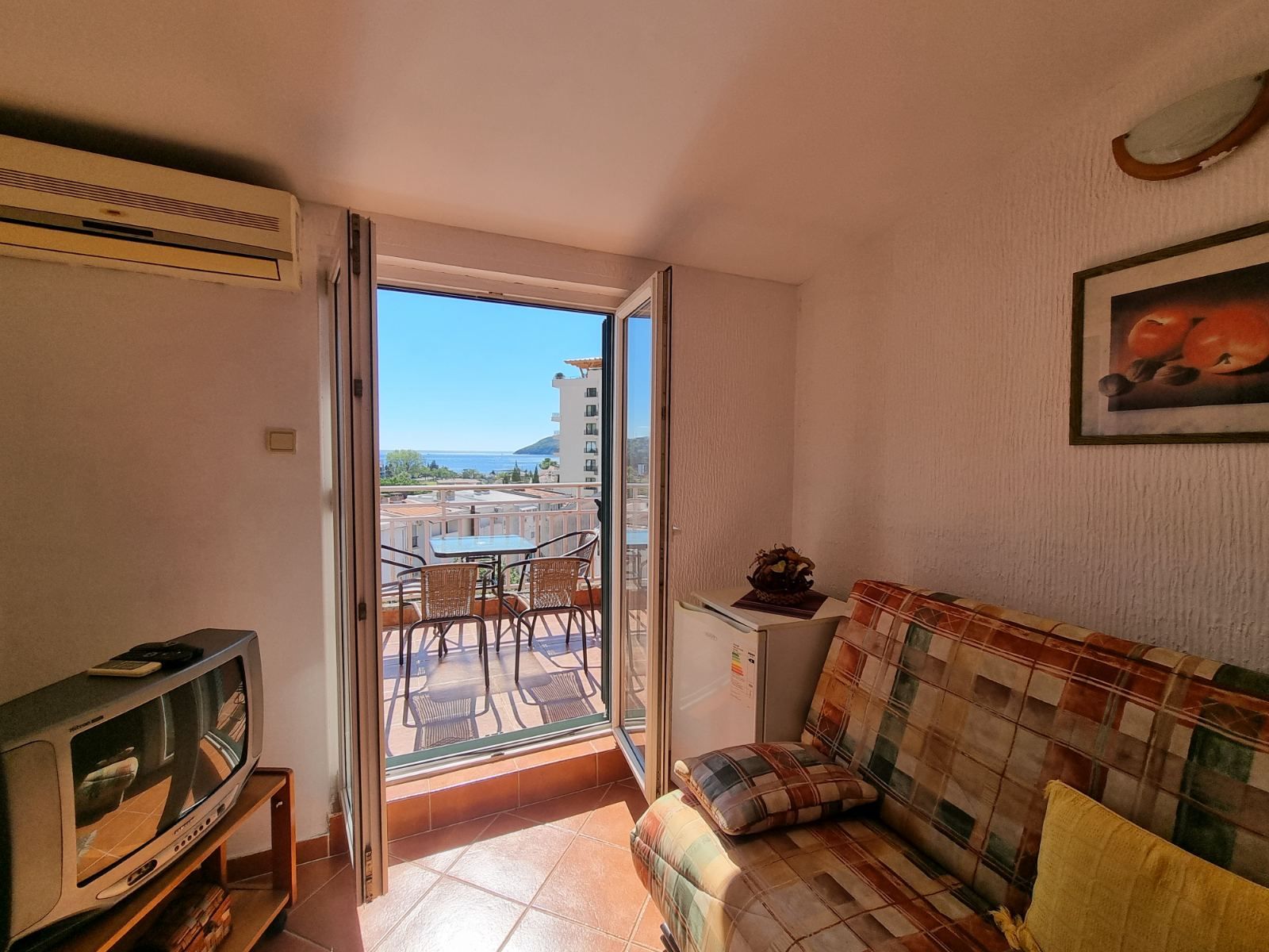 Dvosoban stan 93 m2 sa pogledom na more,na fenomenalnoj lokaciji, Budva. - Amfora Real Estate