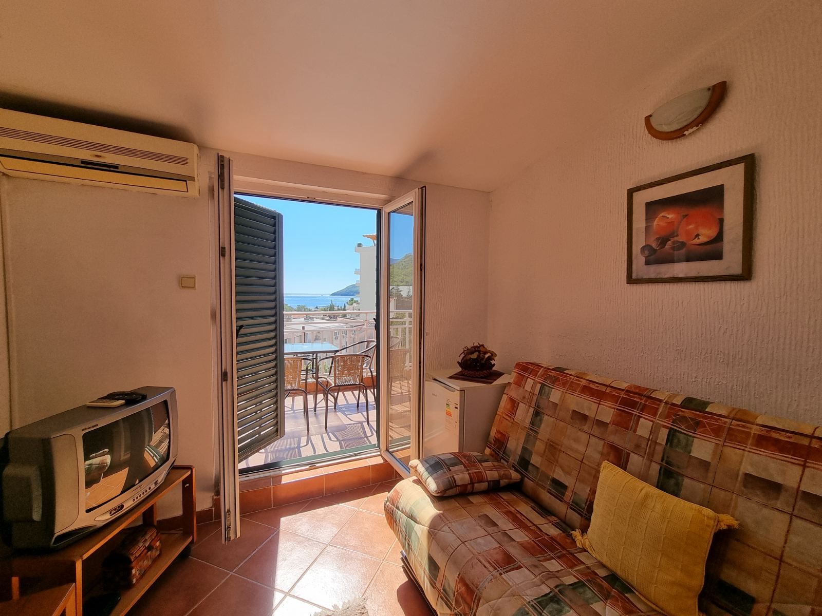 Dvosoban stan 93 m2 sa pogledom na more,na fenomenalnoj lokaciji, Budva. - Amfora Real Estate