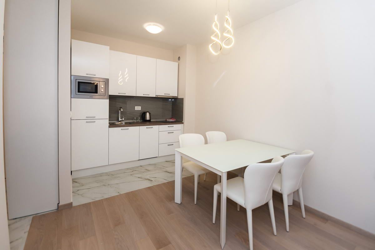 Jednosoban stan 45m2 fantastična lokacija,na samo 150 metara od mora..Budva - Amfora Real Estate