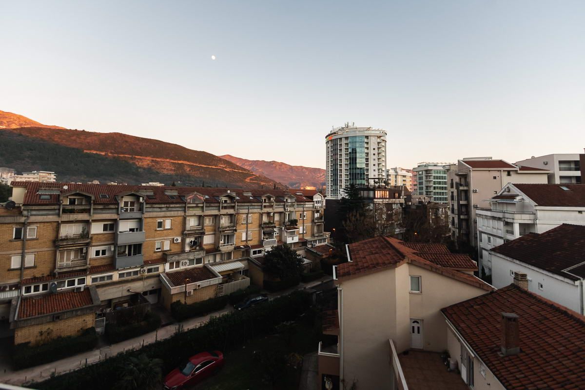 Jednosoban stan 45m2 fantastična lokacija,na samo 150 metara od mora..Budva - Amfora Real Estate