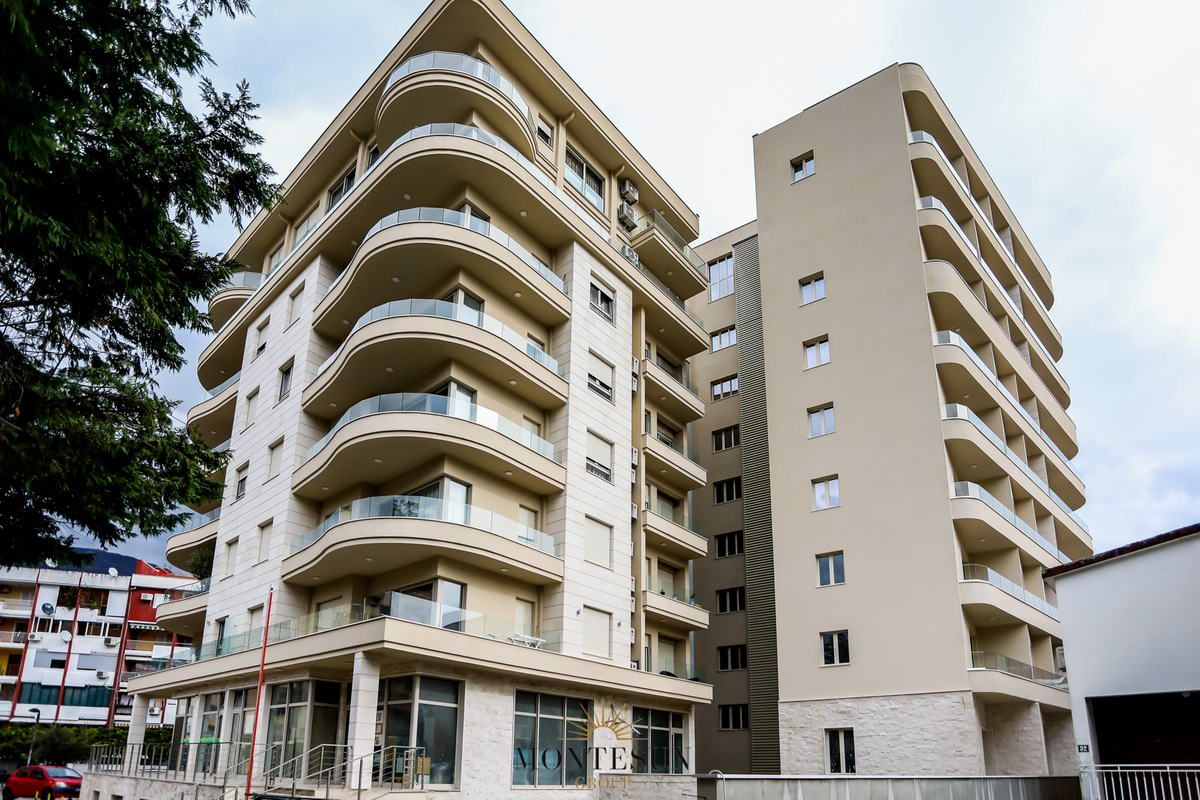Jednosoban stan 45m2 fantastična lokacija,na samo 150 metara od mora..Budva - Amfora Real Estate