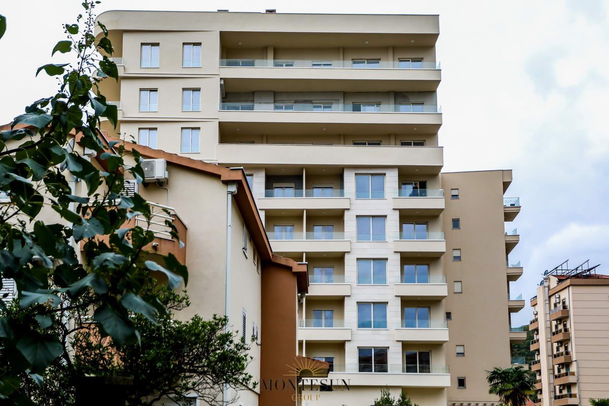 Jednosoban stan 45m2 fantastična lokacija,na samo 150 metara od mora..Budva - Amfora Real Estate