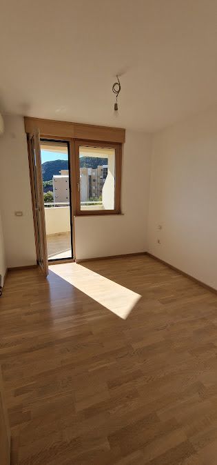 Nov jednosoban stan (53m2) sa pogledom na more u kompleksu sa bazenom,Bečići,Ivanovići. - Amfora Real Estate