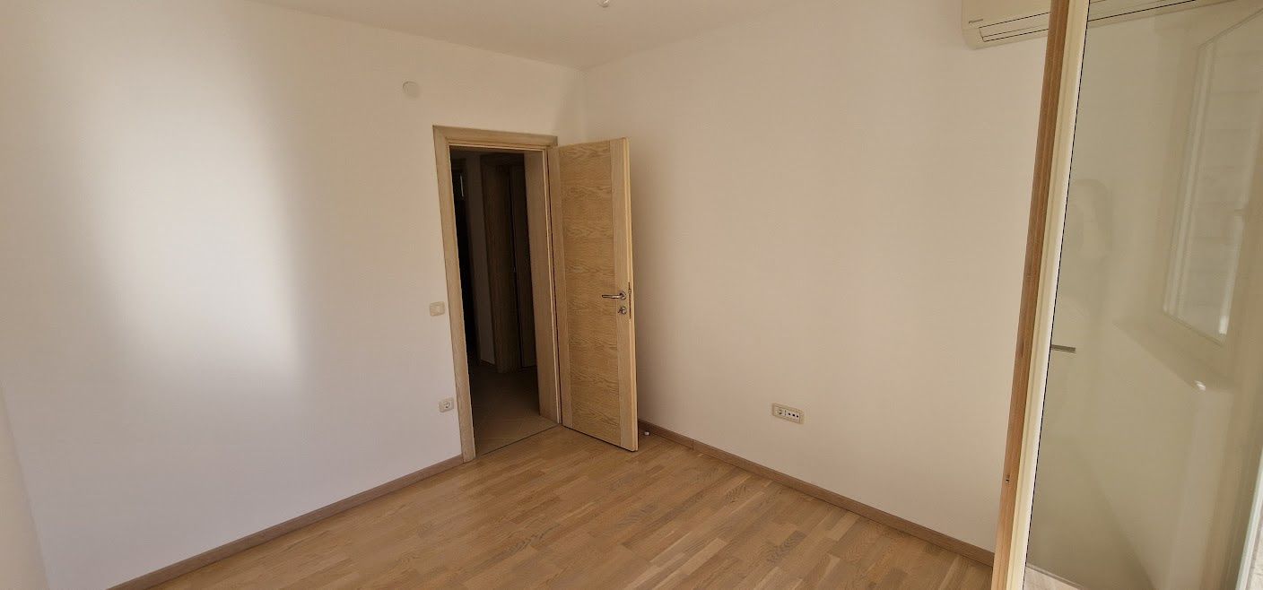 Nov jednosoban stan (53m2) sa pogledom na more u kompleksu sa bazenom,Bečići,Ivanovići. - Amfora Real Estate