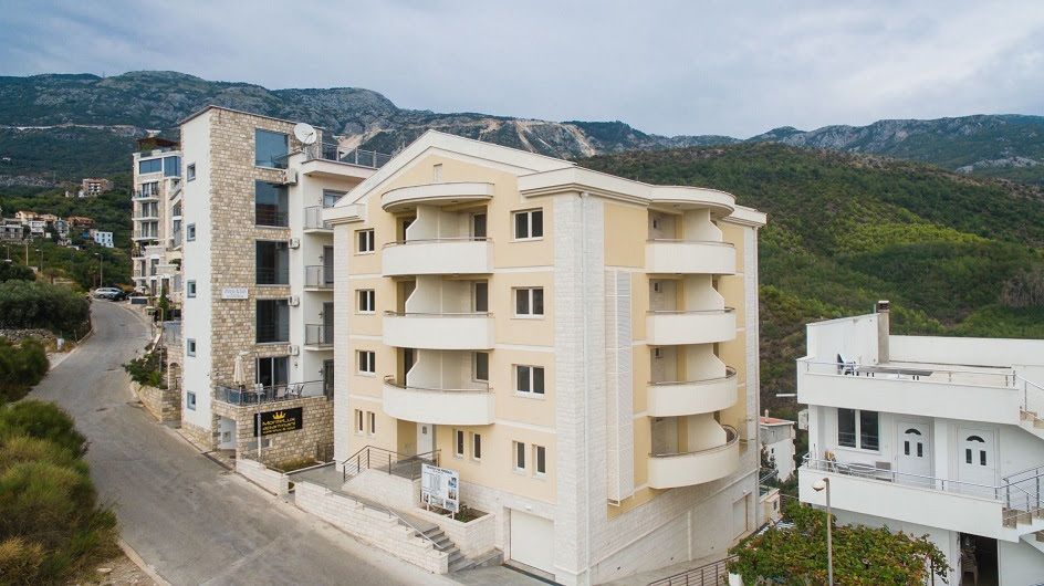 Nov jednosoban stan (45m2) sa pogledom na more u kompleksu sa bazenom,Bečići,Ivanovići. - Amfora Real Estate