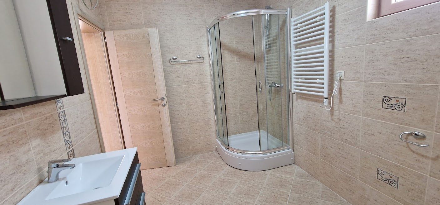 Nov jednosoban stan (45m2) sa pogledom na more u kompleksu sa bazenom,Bečići,Ivanovići. - Amfora Real Estate