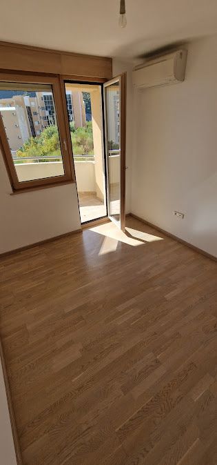 Nov jednosoban stan (45m2) sa pogledom na more u kompleksu sa bazenom,Bečići,Ivanovići. - Amfora Real Estate