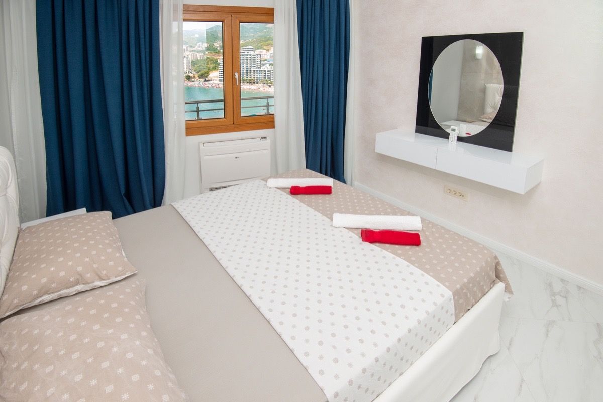 Ekskluzivan dvosoban stan 85m2 sa panoramskim pogledom na more i grad,na prvoj liniji mora,Rafailovici - Amfora Real Estate