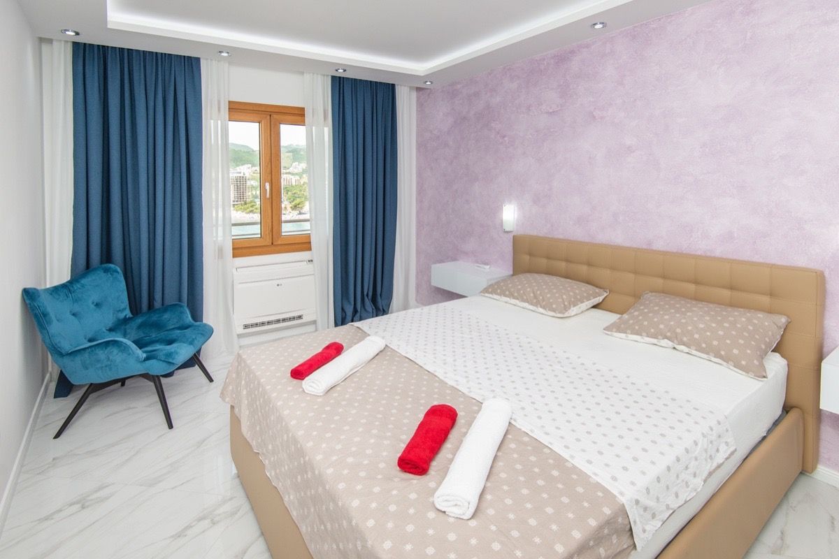 Ekskluzivan dvosoban stan 85m2 sa panoramskim pogledom na more i grad,na prvoj liniji mora,Rafailovici - Amfora Real Estate