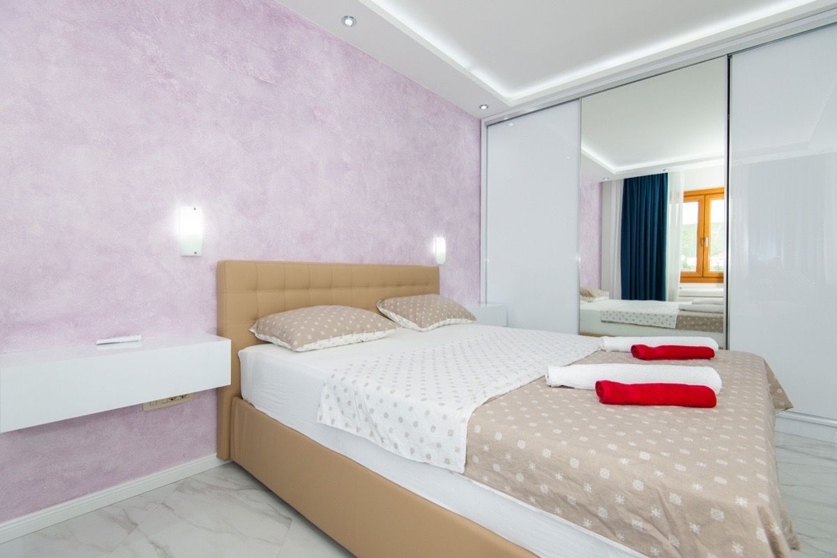 Ekskluzivan dvosoban stan 85m2 sa panoramskim pogledom na more i grad,na prvoj liniji mora,Rafailovici - Amfora Real Estate