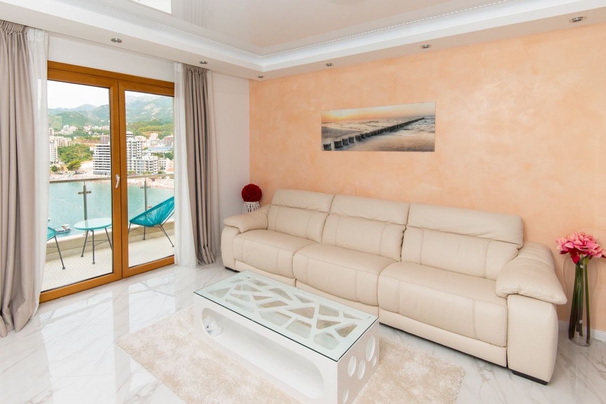 Ekskluzivan dvosoban stan 85m2 sa panoramskim pogledom na more i grad,na prvoj liniji mora,Rafailovici - Amfora Real Estate