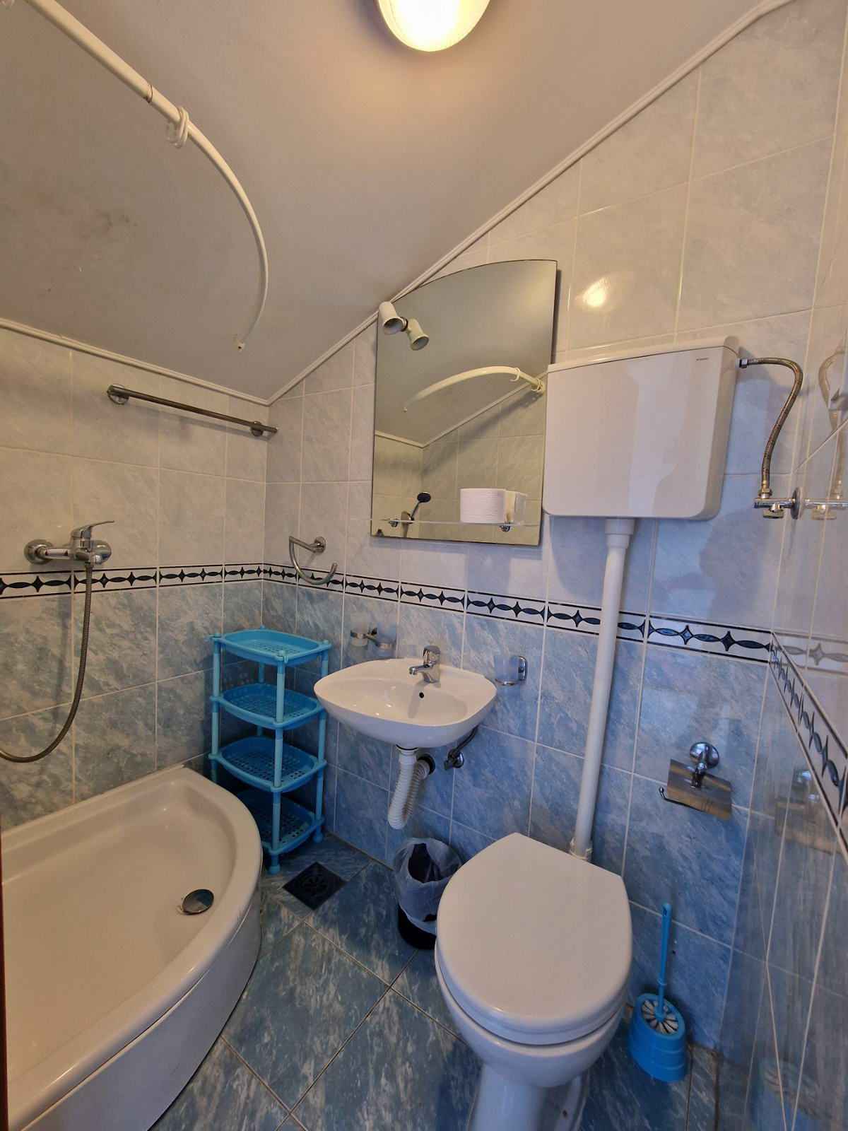 TROSPRATNA KUCA 460M2 SA POGLEDOM NA MORE,NA SAMO 300M OD MORA-BUDVA - Amfora Real Estate