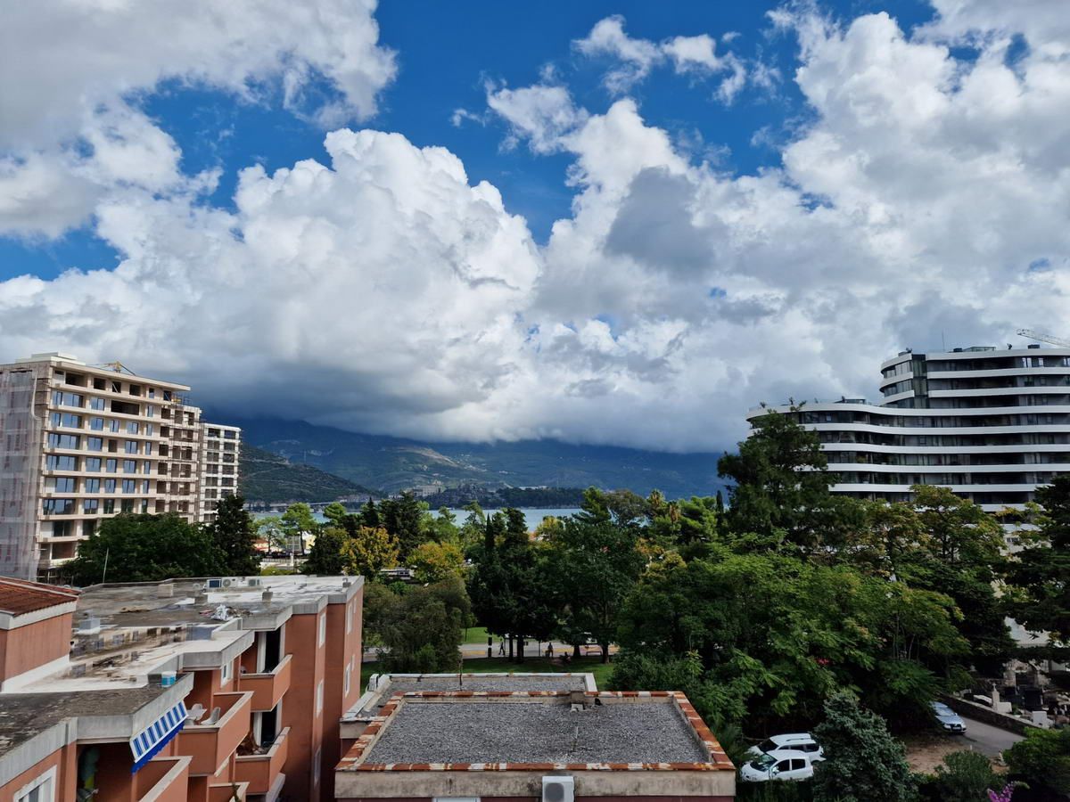 TROSPRATNA KUCA 460M2 SA POGLEDOM NA MORE,NA SAMO 300M OD MORA-BUDVA - Amfora Real Estate