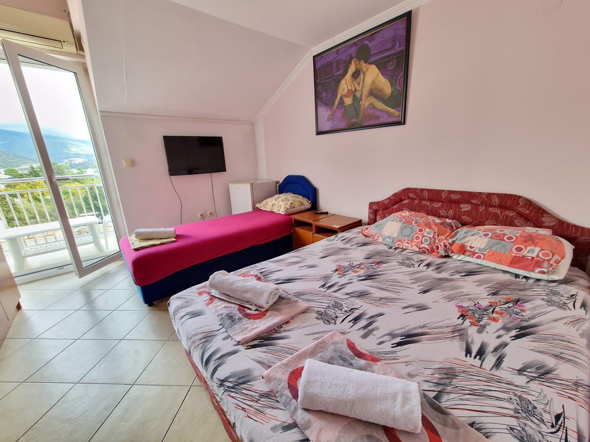 TROSPRATNA KUCA 460M2 SA POGLEDOM NA MORE,NA SAMO 300M OD MORA-BUDVA - Amfora Real Estate