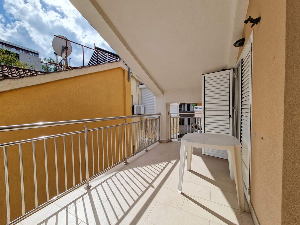 TROSPRATNA KUCA 460M2 SA POGLEDOM NA MORE,NA SAMO 300M OD MORA-BUDVA - Amfora Real Estate