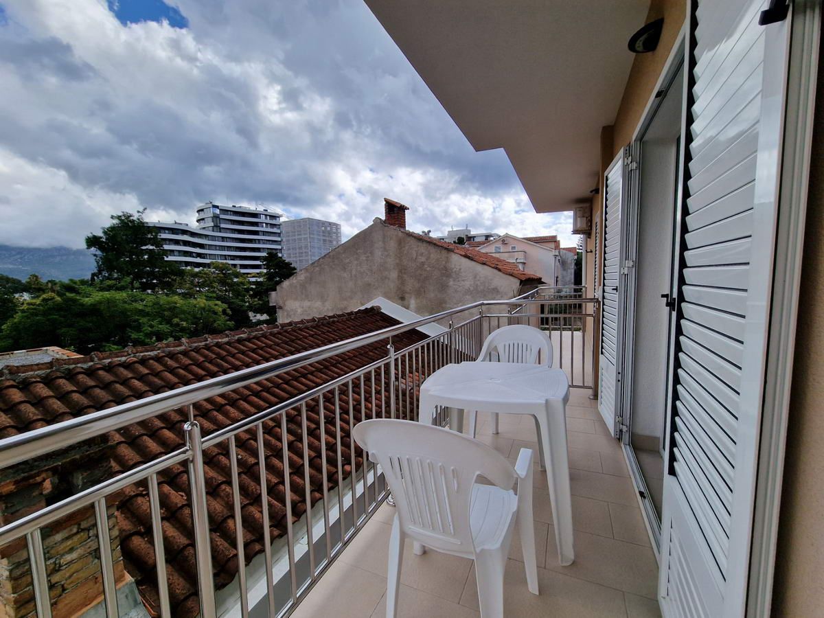 TROSPRATNA KUCA 460M2 SA POGLEDOM NA MORE,NA SAMO 300M OD MORA-BUDVA - Amfora Real Estate