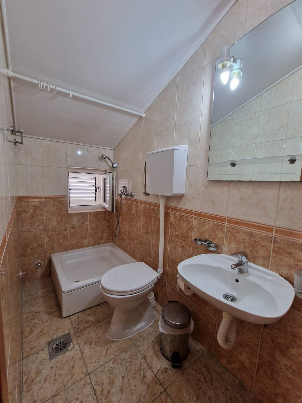 TROSPRATNA KUCA 460M2 SA POGLEDOM NA MORE,NA SAMO 300M OD MORA-BUDVA - Amfora Real Estate