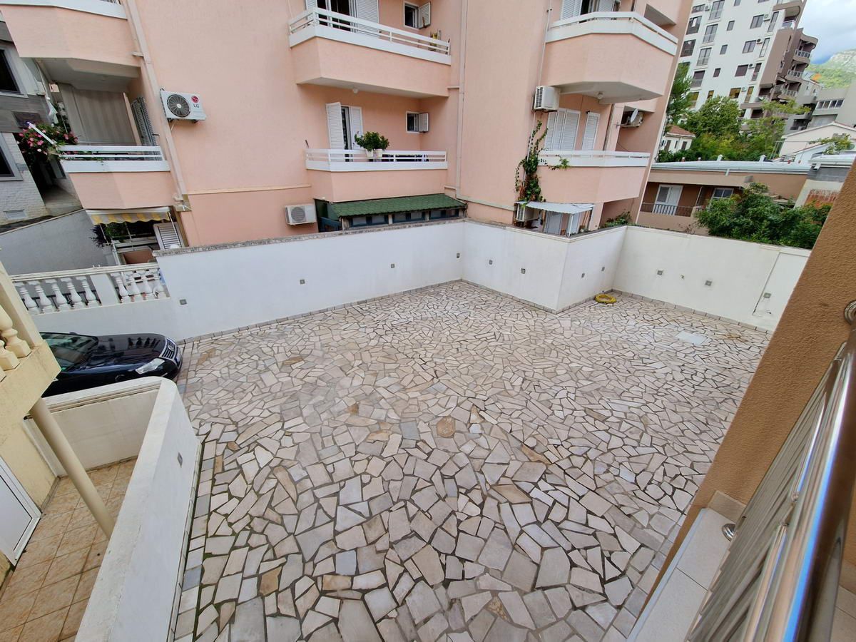 TROSPRATNA KUCA 460M2 SA POGLEDOM NA MORE,NA SAMO 300M OD MORA-BUDVA - Amfora Real Estate