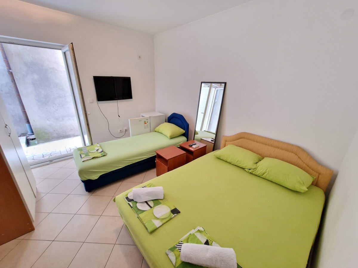 TROSPRATNA KUCA 460M2 SA POGLEDOM NA MORE,NA SAMO 300M OD MORA-BUDVA - Amfora Real Estate