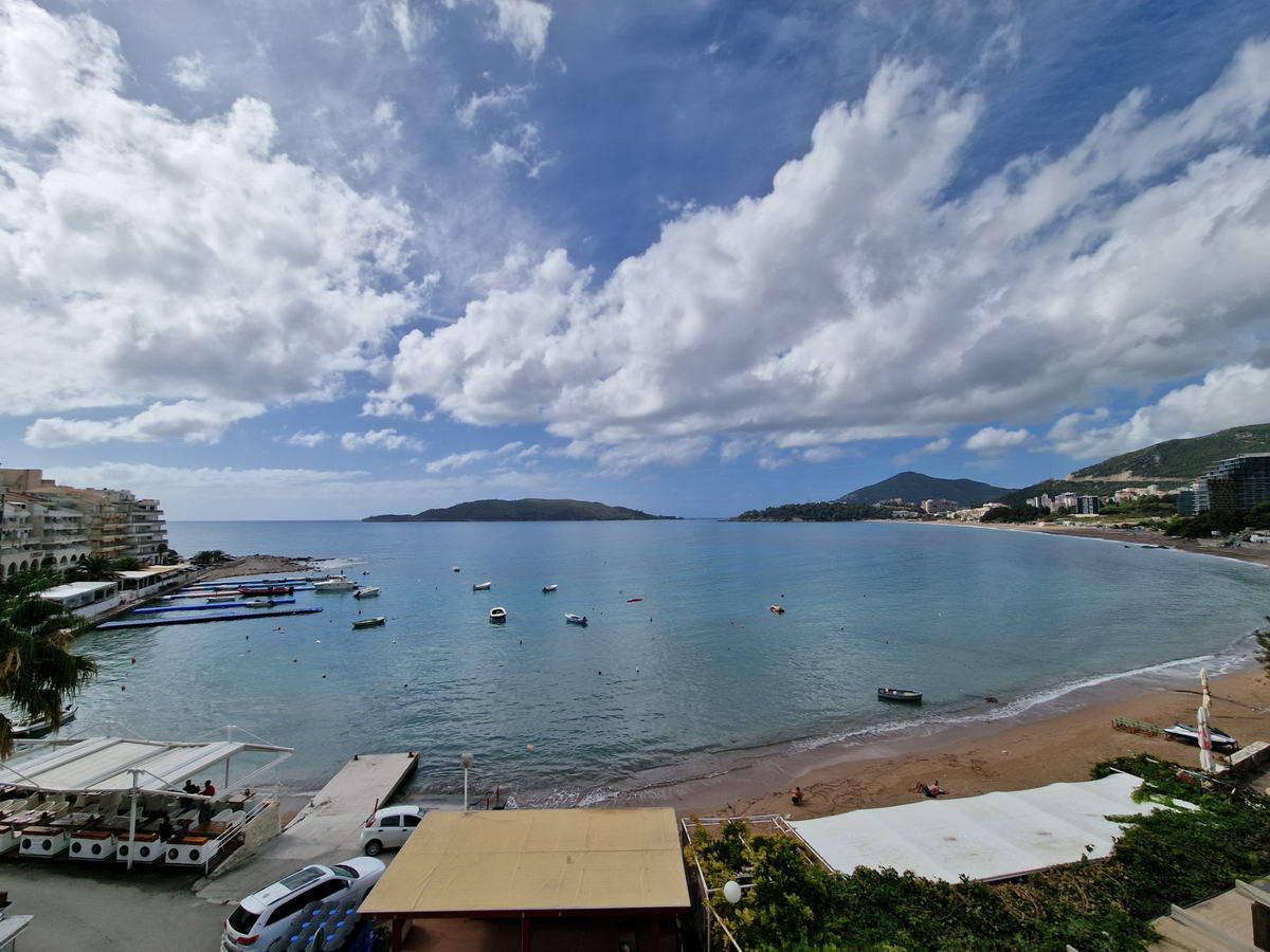 Luksuzan trosoban penthouse površine 230m2 na prvoj liniji mora,Rafailovici(Budva) - Amfora Real Estate